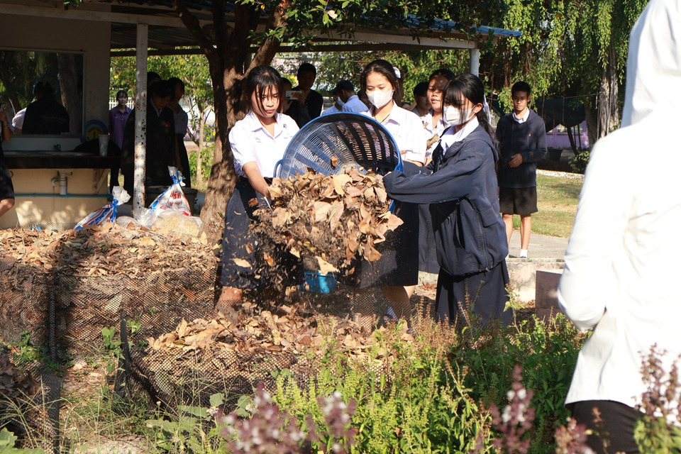BLCP ผนึกรัฐ-ชุมชน อย่างต่อเนื่อง เปลี่ยนใบไม้เป็นปุ๋ย สู้ PM 2.5