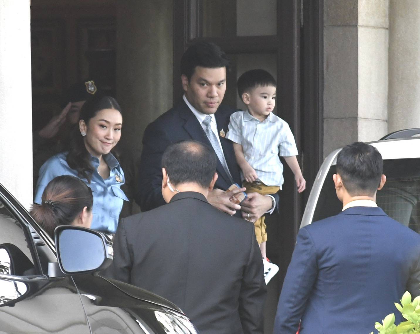 “นายกฯ อิ๊งค์” พาลูกเข้าทำเนียบฯ เผยเย็นนี้กินข้าวเบิร์ธเดย์ “คุณหญิงพจมาน” ให้ของขวัญแล้ว อุบไม่บอกให้อะไร 