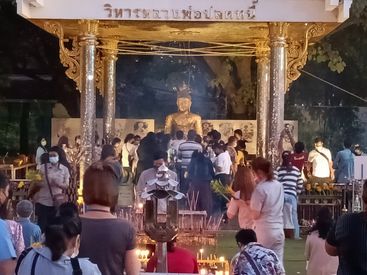 คอหวยยังเนืองแน่น วัดพระธาตุวาโย หลังเพิ่งโด่งดังมีชื่อได้เพียงไม่นาน