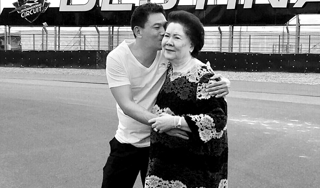 สูญเสียอีกครั้ง! “ครอบครัวอัศวเหม” สุดเศร้า สิ้น “คุณจันทร์แรม” มารดา “เอ๋ ชนม์สวัสดิ์”