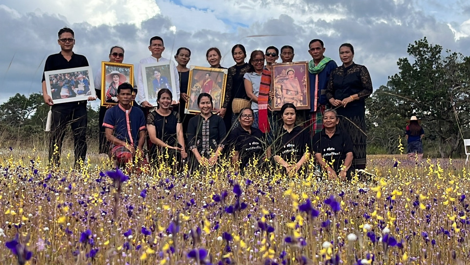 อุบลราชธานีจัดกิจกรรมน้อมรำลึกพระพันปีหลวง ชมทุ่งดอกไม้ป่านามพระราชทาน