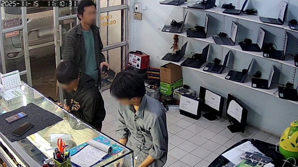 ขอนแก่นล่า 3 โจรตีเนียนจำนำมือถือ ก่อนฉกลำโพงดัง หนีลอยนวล–ร้านตั้งรางวัลนำจับ 2,000 บาท