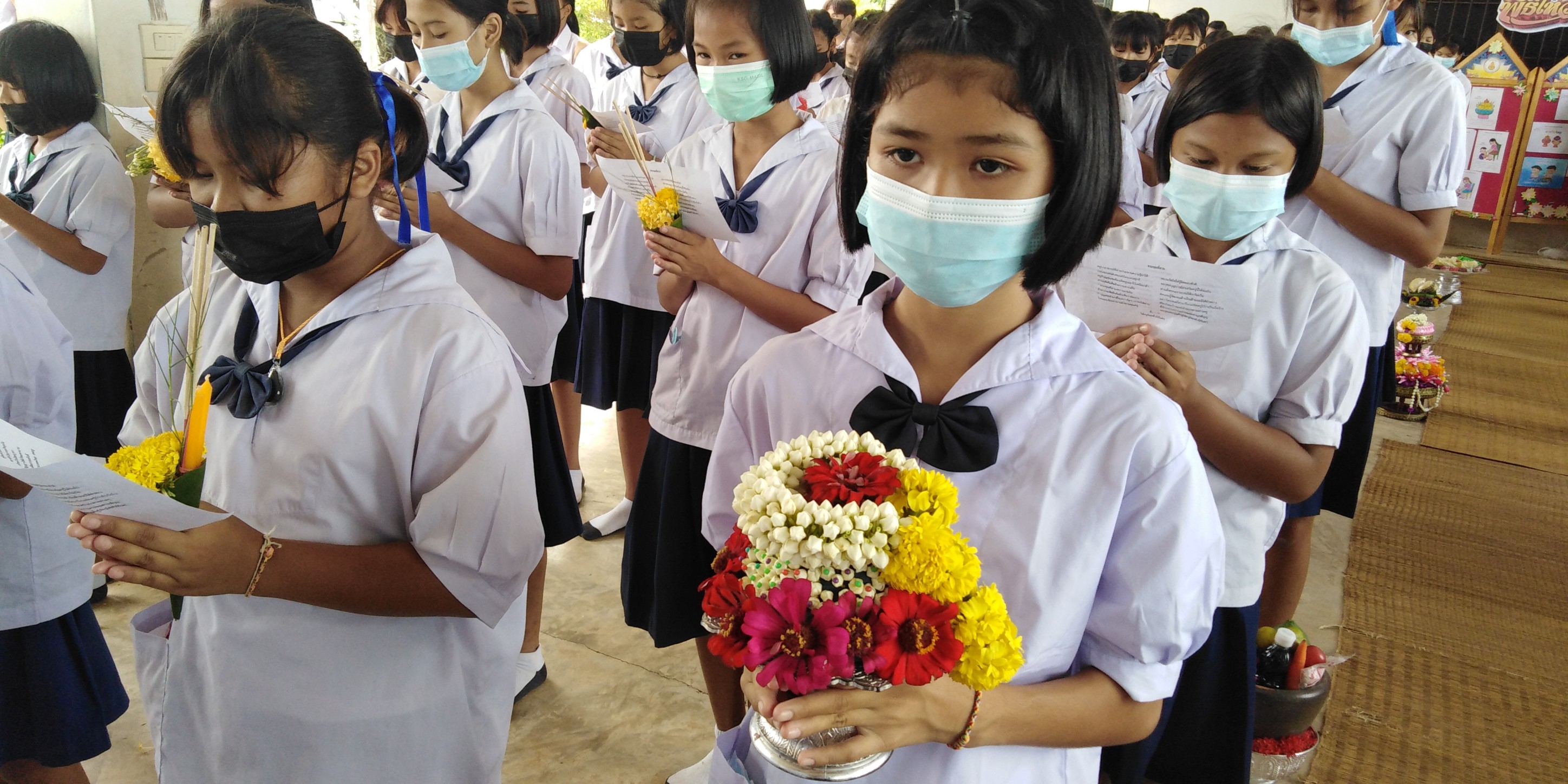 โรงเรียนบ้านนายูง สพป.อุบลราชธานีเขต 2 จัดพิธีไหว้ครูอย่างสมเกียรติ