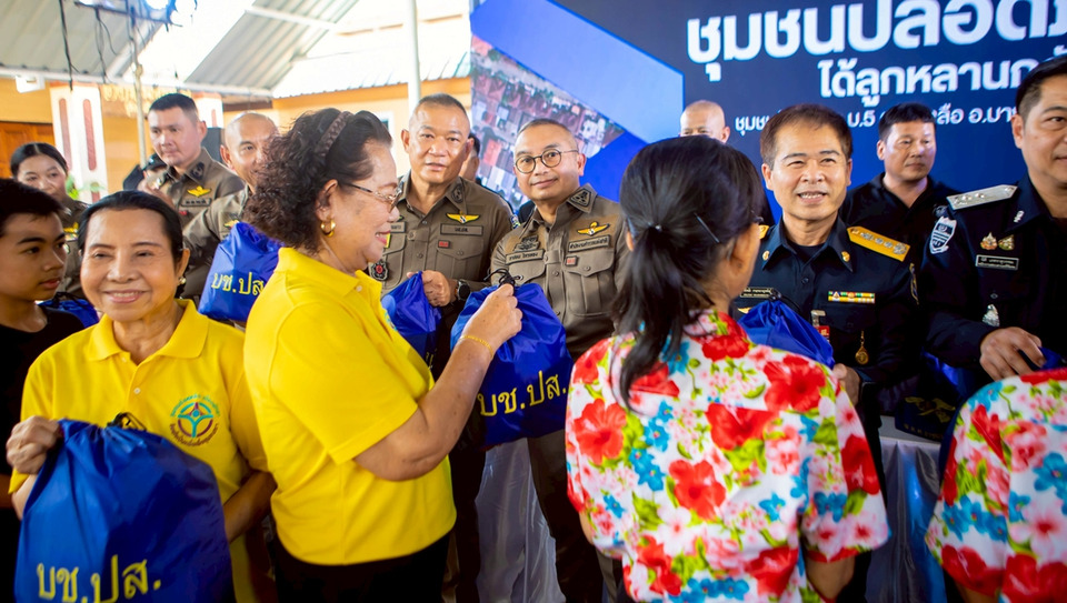 ผบช.ปส.ลุยชุมชนร้อยหลัง เดินหน้า “ชุมชนปลอดภัย ได้ลูกหลานกลับคืน”
