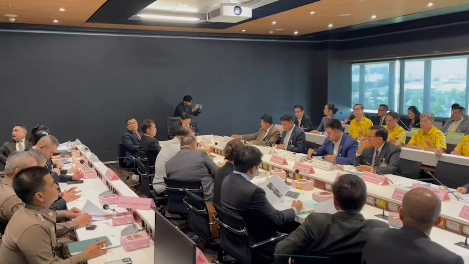 ซัดเดือด! ‘กมธ.แรงงาน’ ซักยิบ ‘สุเทพ ก้าวไกล’ ปมทีมงานลงพื้นที่ลับ-เรียกรับเงินโรงงานในปราจีนบุรี