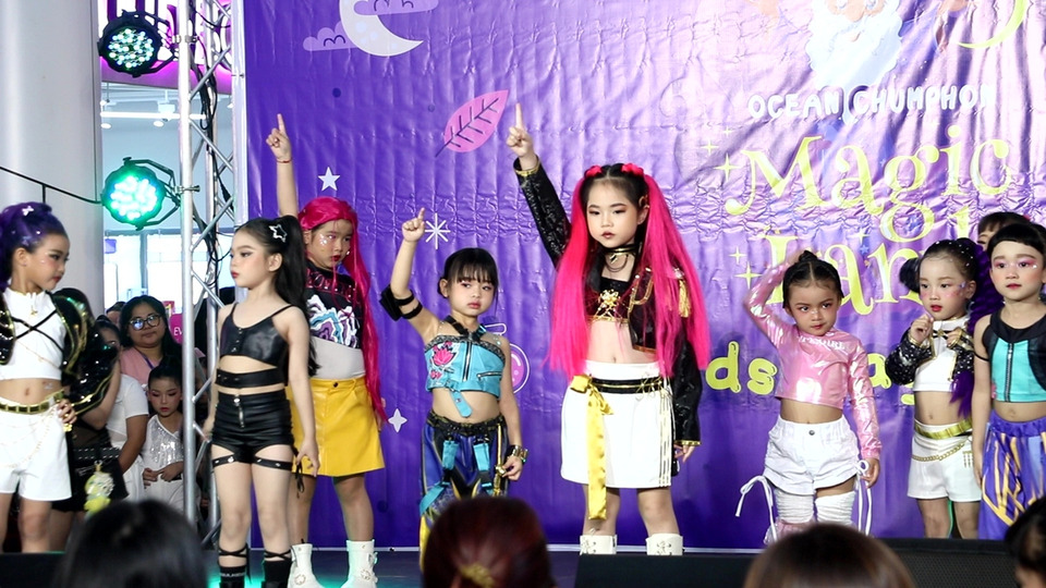 วันเด็กชุมพรคึกคัก! นักเรียนโชว์สุดน่ารัก บนเวที “Magic Land ประตูสู่ดินแดนแห่งเวทมนตร์”