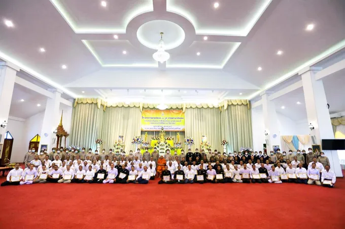  ประจวบฯ ประกอบพิธีลาสิกขาพระสงฆ์ ตามโครงการบรรพชาอุปสมบท 99 รูป  