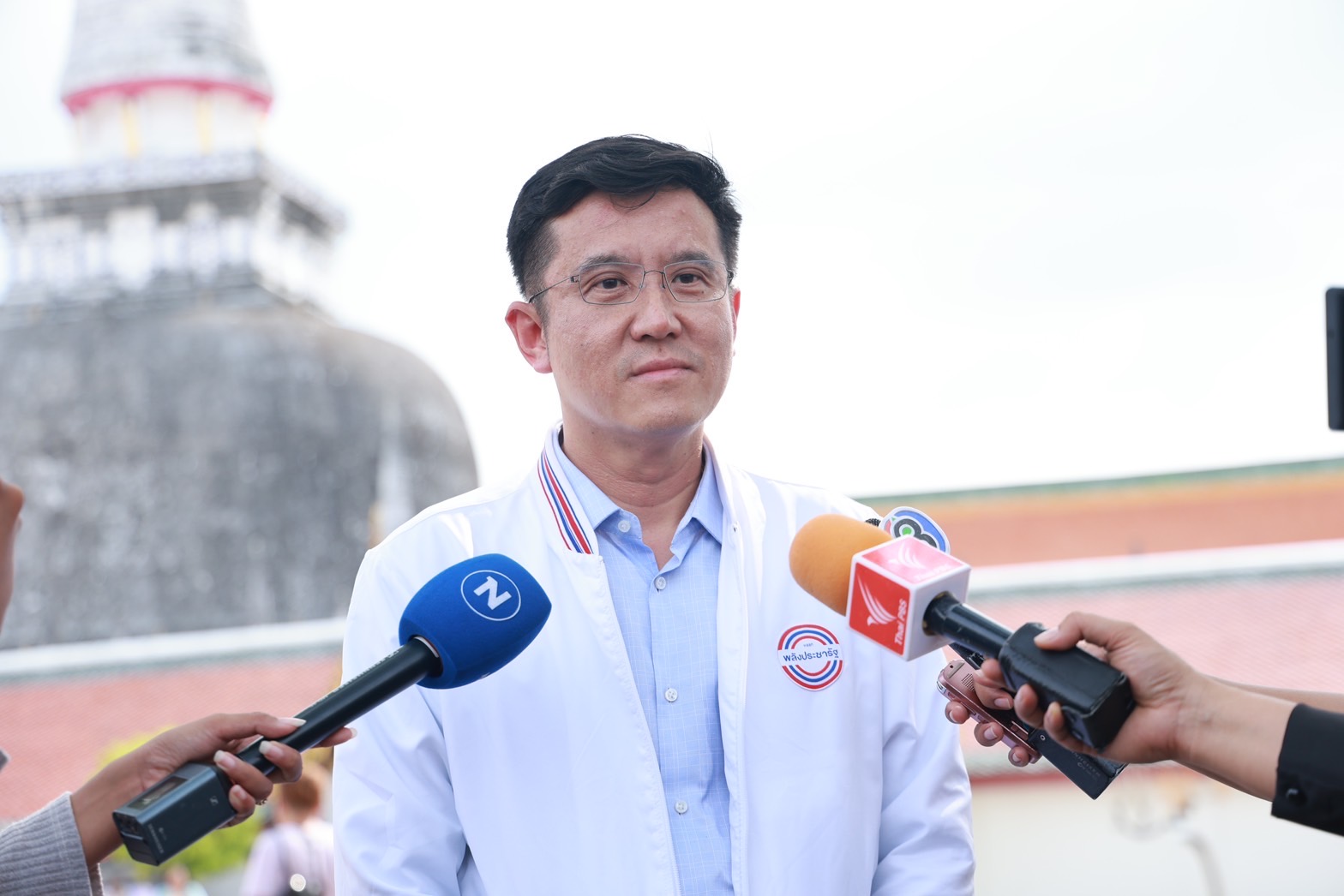 "ชัยวุฒิ" ห่มผ้าพระบรมธาตุ ขอพร "พปชร." ได้ชัยชนะเป็นรัฐบาล ชู “บิ๊กป้อม” เป็นนายหัวเมืองคอน ดูแลรับใช้มาตลอด