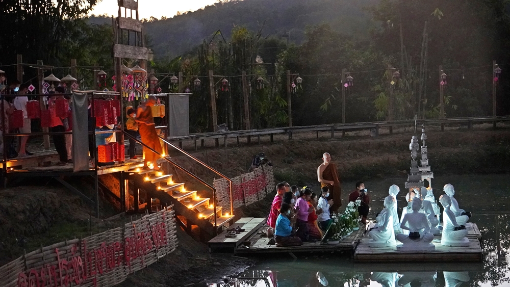 สวนธรรมภูสมะวราราม จัดพิธีแห่ต้นตะเป่ส่า งานดับไฟเทียน ถวายอุ๊ปพารา พระอุปคุตทั้ง 8 พิธีบุญถวายทานทางไทยใหญ่ในแม่ฮ่องสอน