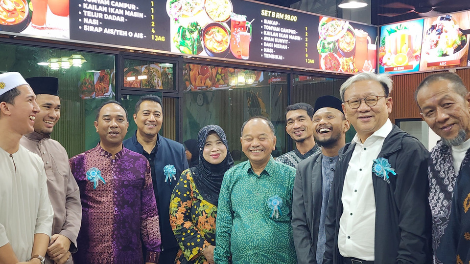 “ธรรมนัส” ให้กำลังใจร้านอาหารไทยในมาเลเซีย ยกเป็นกำลังสำคัญสร้างงาน-นำรายได้เข้าประเทศ