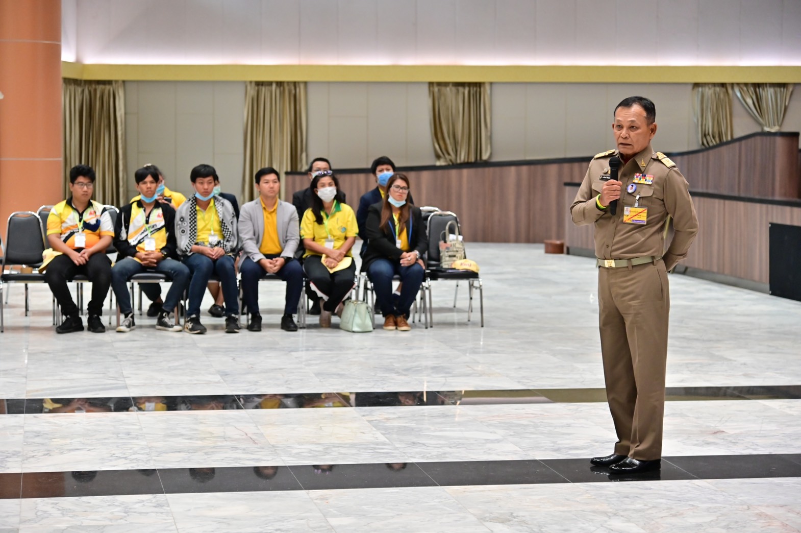 องคมนตรีรับฟังผลสรุปโครงการ“สร้างแกนนำนักศึกษาราชภัฏวิศวกรสังคม (แม่ไก่)” 