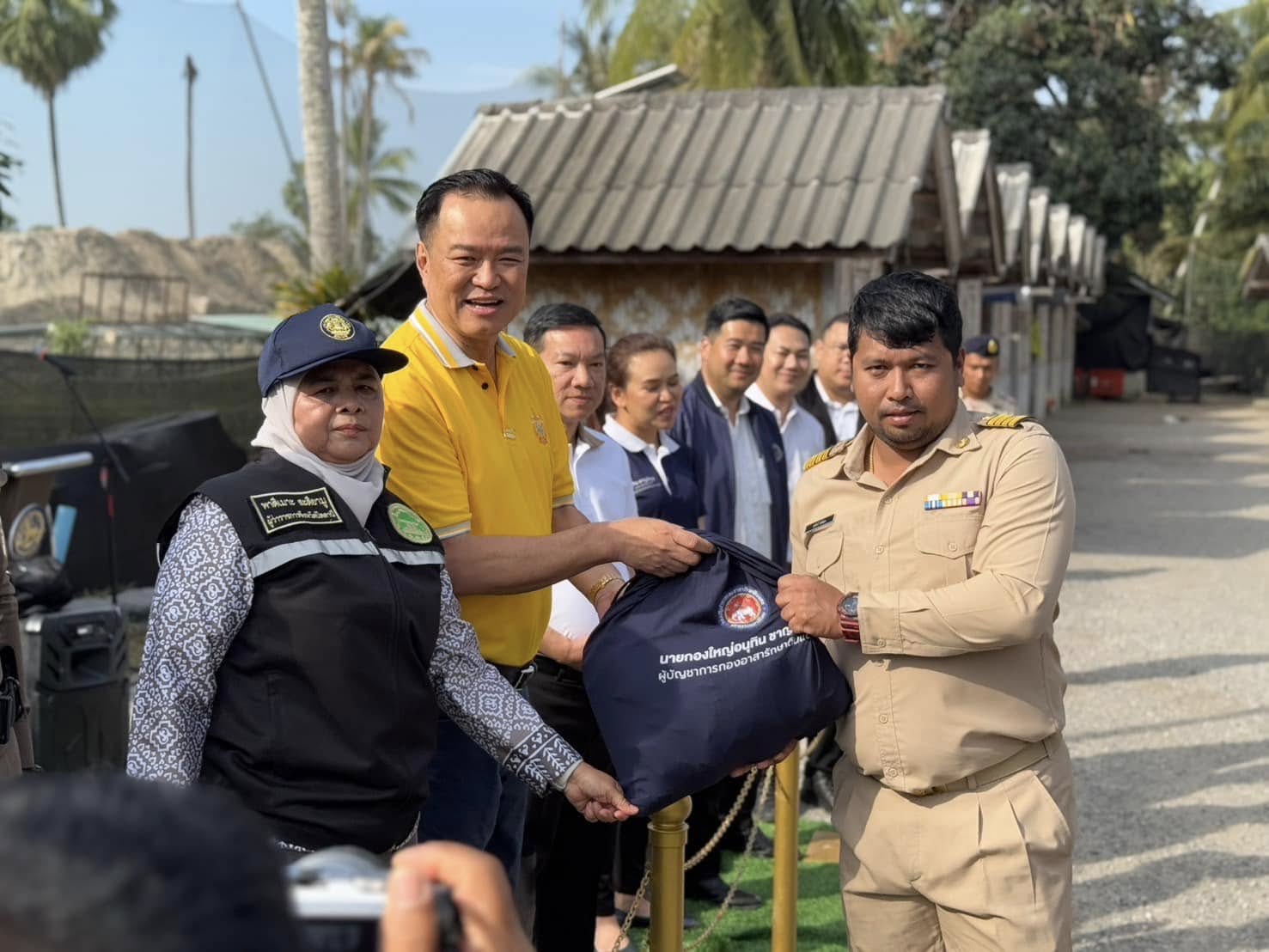"อนุทิน" ลงใต้ให้กำลังใจจนท.ชุดคุ้มครอง เยี่ยมผู้บาดเจ็บจากเหตุความไม่สงบ ย้ำ "ฝ่ายปกครอง" เพิ่มความแข็งแกร่ง "อส.จชต."  ดูแลพื้นที่