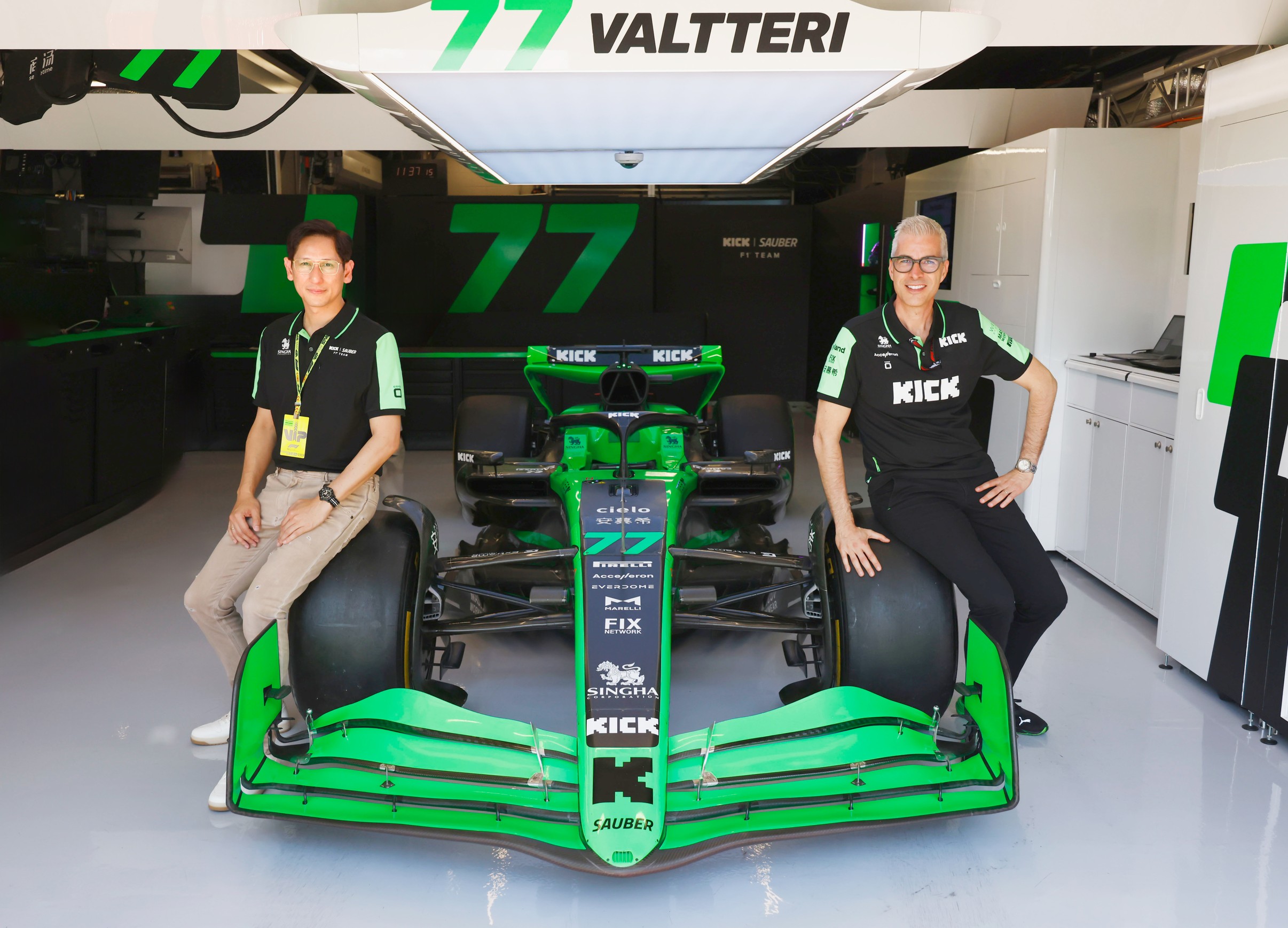 "สิงห์" ต่อสัญญา F1 จับมือทีมใหญ่ "เซาเบอร์" ถึงปี 2025