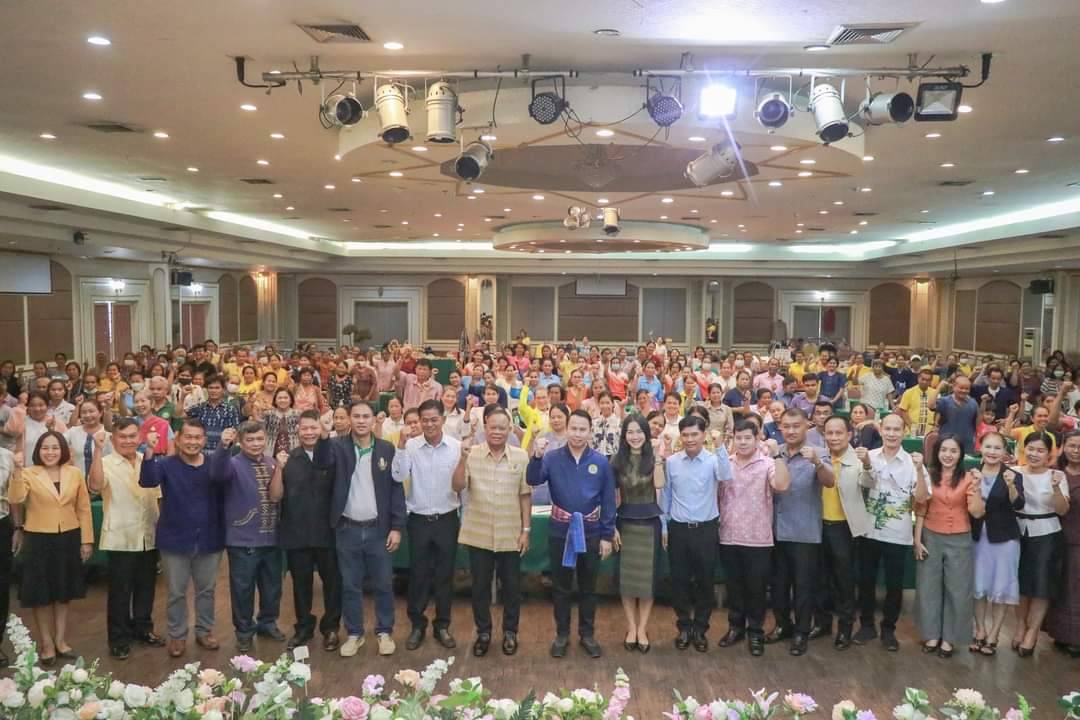  อบจ.ยโสธร นำกลุ่มวิสาหกิจชุมชนพัฒนาต่อยอดสินค้าOTOPเพิ่มช่องทางการจำหน่ายผลิตภัณฑ์ 