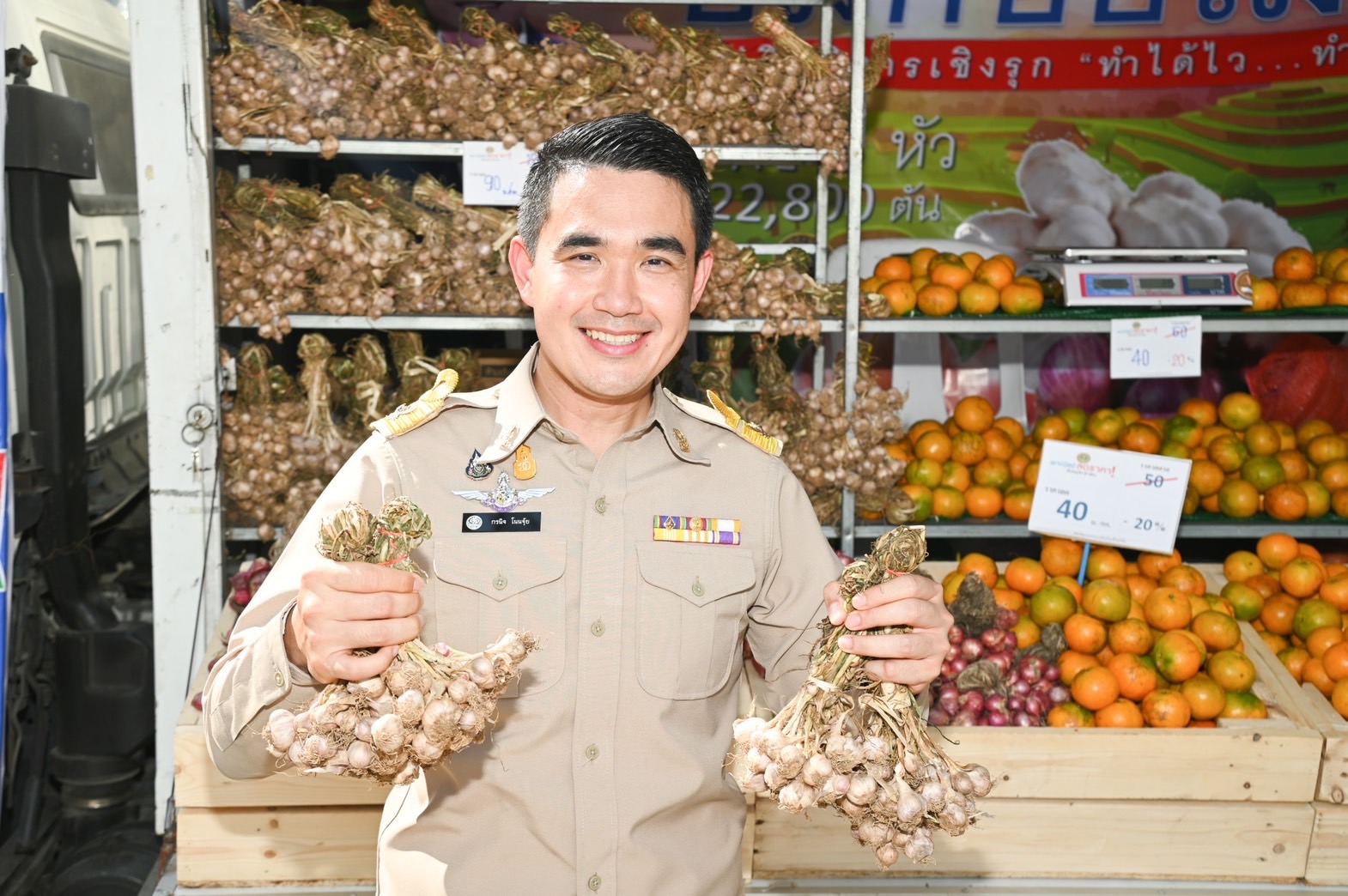 กรมการค้าภายในนำผู้ประกอบการซื้อกระเทียมเชียงใหม่ ดันราคาตลาดขยับทันที มั่นใจดีขึ้นต่อเนื่องตลอดทั้งฤดูการผลิต