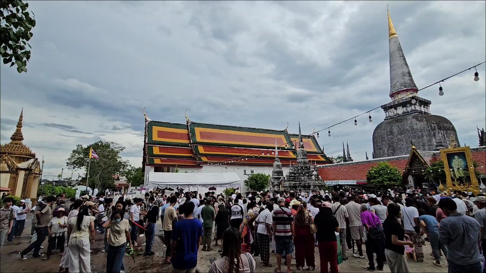 มรดกโลกแห่งที่ 9 คึกคัก! นักท่องเที่ยวไทย-เทศแห่ชม “วัดพระมหาธาตุฯ” แน่นวัด 