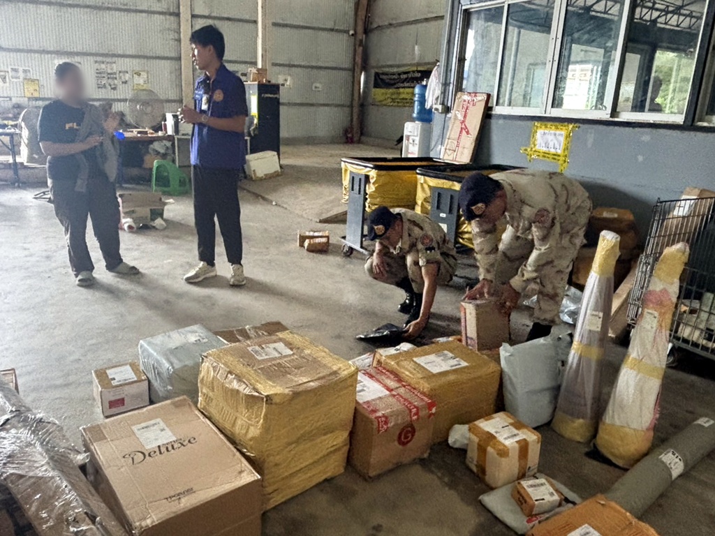 แม่ฮ่องสอนคุมเข้ม! ตรวจสถานประกอบการประเภทฝาก-ส่ง พัสดุ สกัดบุหรี่ไฟฟ้าแพร่ระบาด