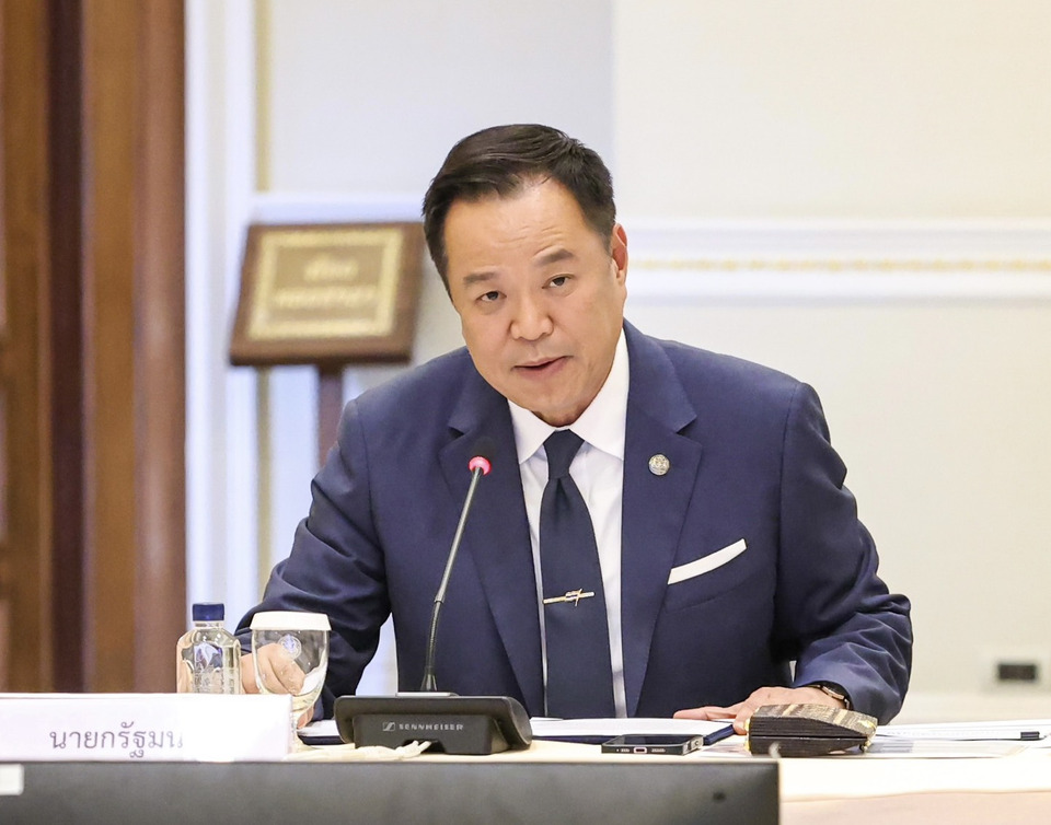 "นายกฯอนุทิน" ประชุม สมช. นาน 2 ชม. อัปเดตสถานการณ์ เผยตัวเลขคนไทยขอกลับประเทศแล้ว