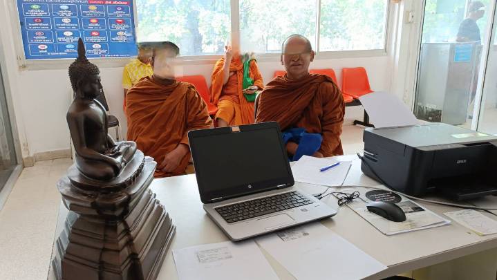 ชุดสืบ สภ.ศรีเชียงใหม่ ร่วมกับ ชุดสืบ สภ.สุวรรณคูหา ตามรวบ โจร "พระลักพระ" คากุฏิ พร้อมของกลางพระพุทธรูป อ้างเอามาบูชา