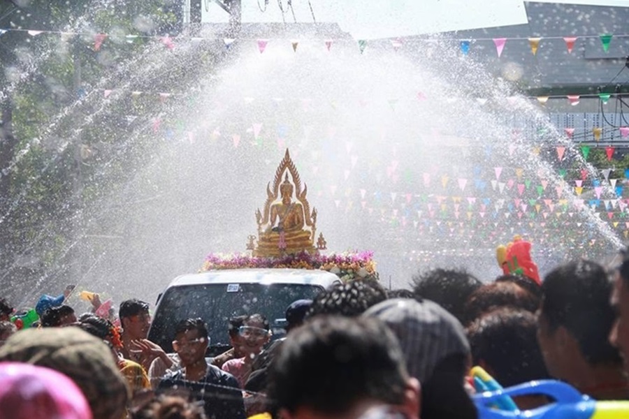 มาร่วมกันสืบสานประเพณีสงกรานต์วิถีไทยร่วมสานใจสู่สากล