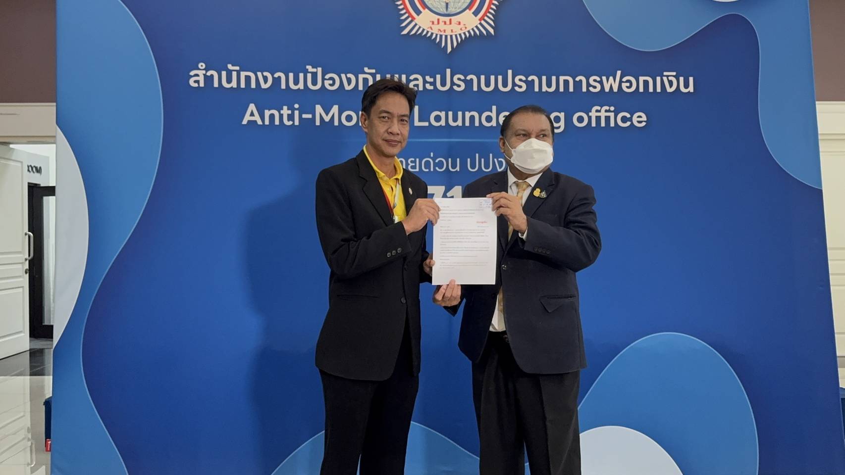"สนธิญา" ร้อง ปปง.ตรวจสอบที่มาเงิน 71 ล้าน "ทนายตั๊ม"