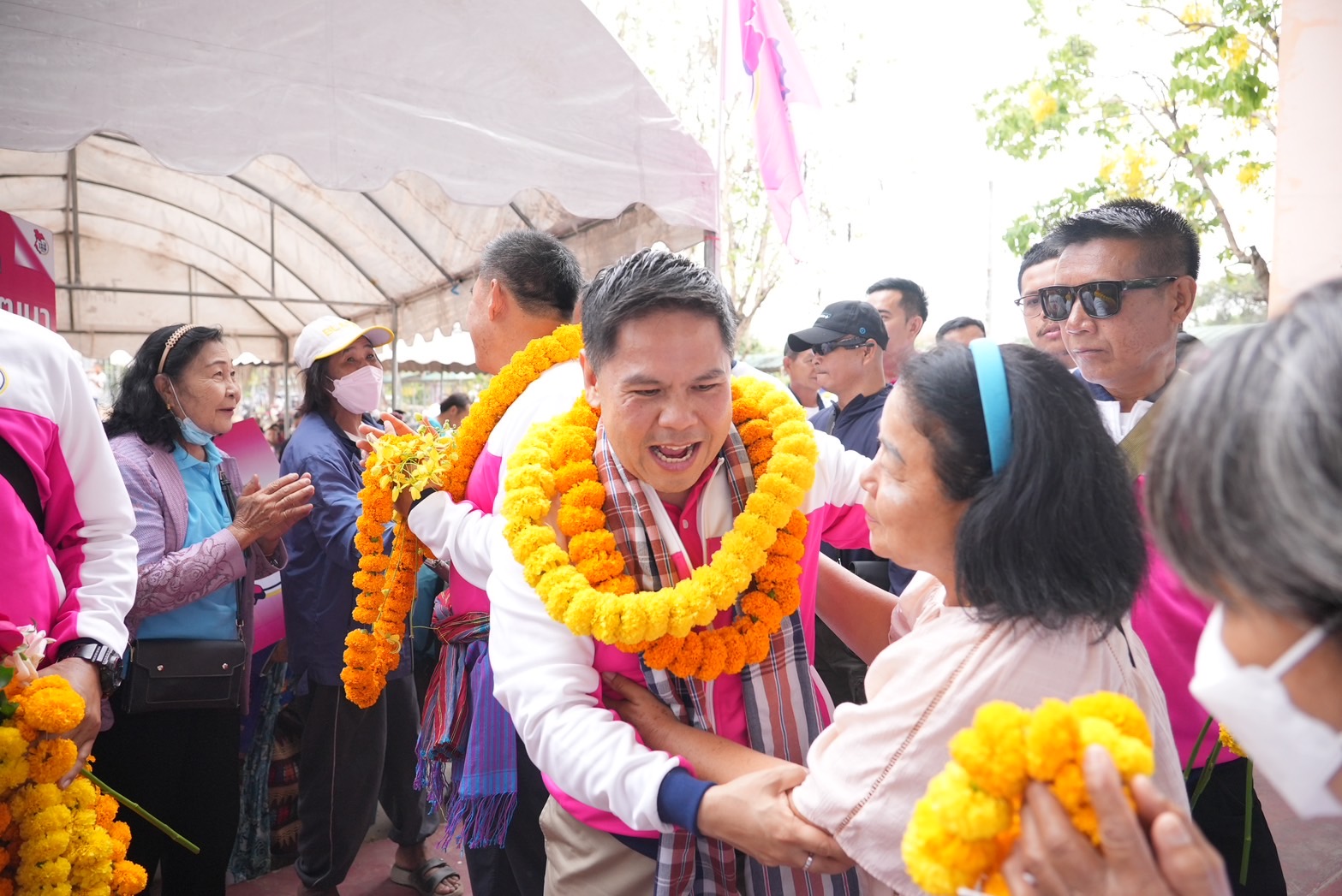 "วราวุธ-ประภัตร" นำทีม "ชาติไทยพัฒนา" ปราศรัยยโสธร ช่วยผู้สมัคร เขต 3 "ตรงสิทธิ์ ตั้งจตุรวิธ" ชู "บ่อบาดาลขนาดใหญ่ทุกตำบล" ให้มีน้ำกิน น้ำใช้