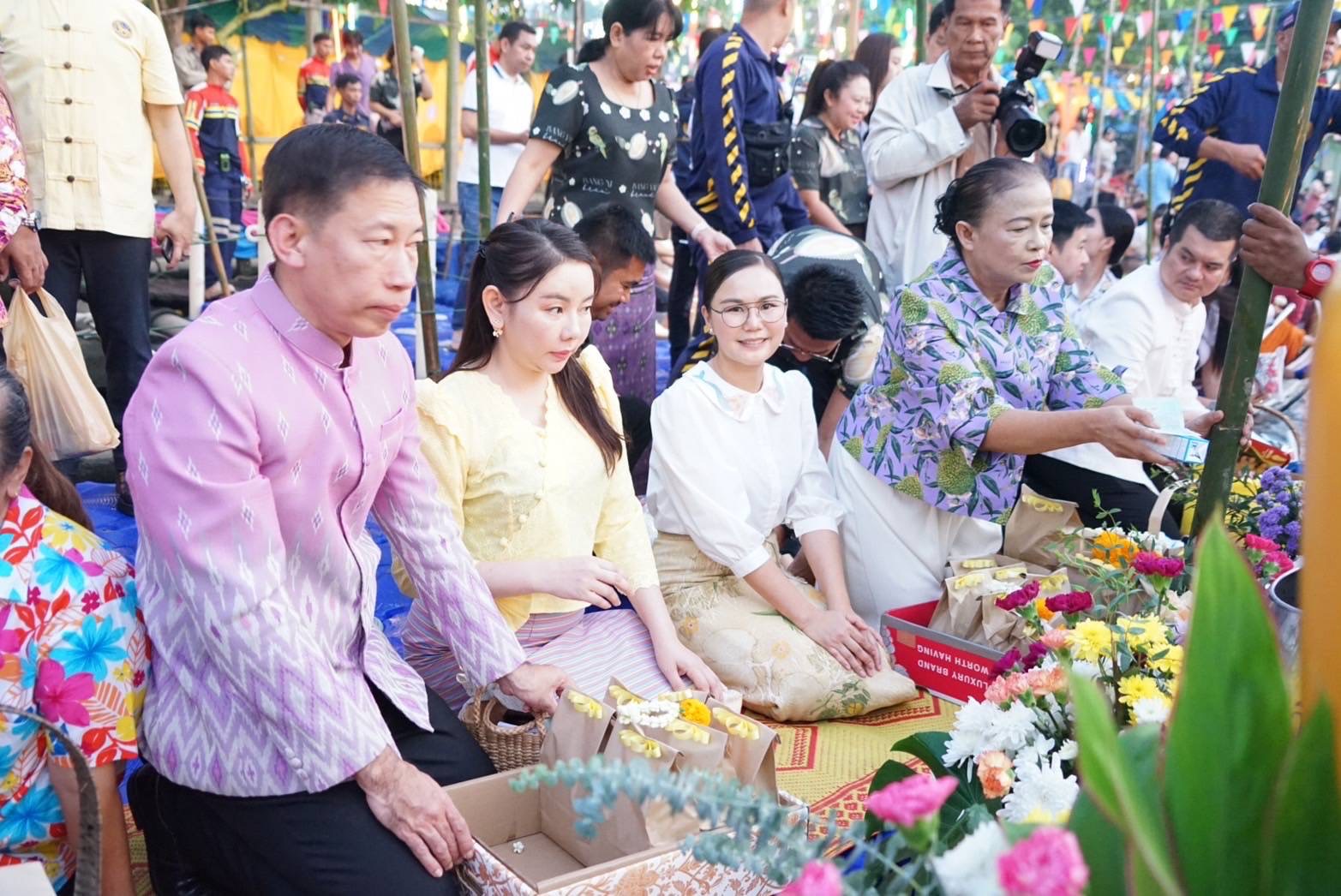 นอภ.บางใหญ่จัดงานสืบสานวัฒนธรรมทางสายน้ำ ตักบาตรพระ 108 ประจำปี 2567 