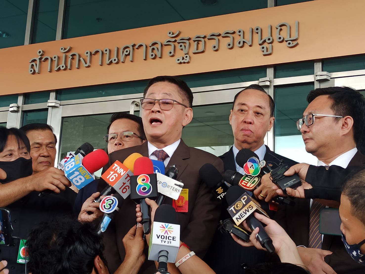 "พรรคฝ่ายค้าน" ยื่นคำร้องศาลรธน. ยัน รัฐสภามีอำนาจแก้ไขรธน.ได้