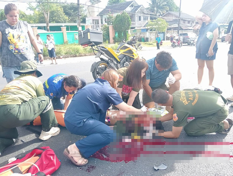 นาทีชีวิต! แพทย์หญิงช่วยเด็กชาย 15 ปี หลังถูกรถเก๋งยูเทิร์นตัดหน้าเจ็บสาหัสที่นครนายก