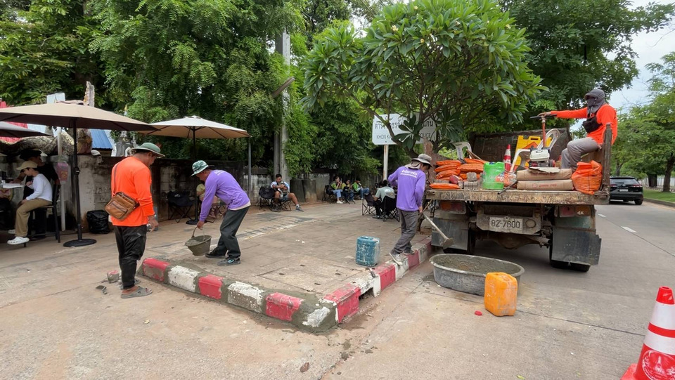 ศรัทธายังแน่นวัดป่าอดุลยาราม ตั้งโรงทาน-ทำความสะอาด ถวายกำลังใจคณะสงฆ์ ปมพิพาทที่ดินเข้าสัปดาห์ที่ 2 