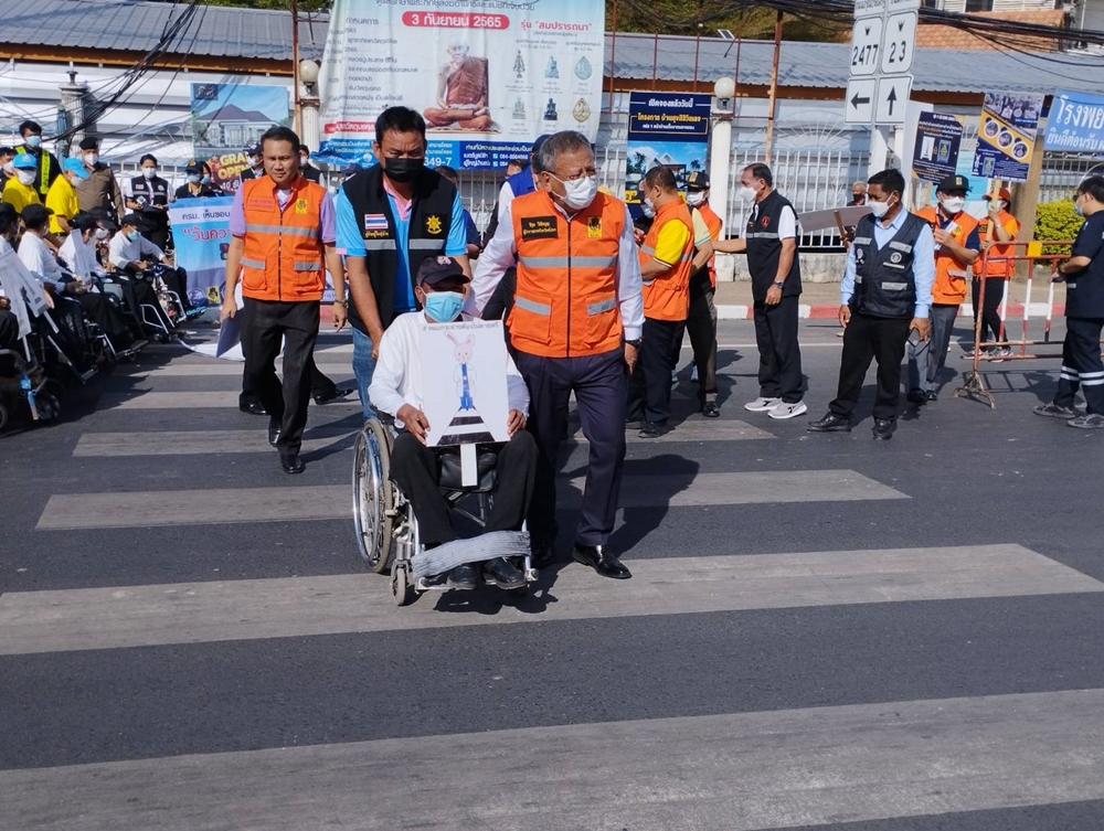 ยโสธร รณรงค์ความปลอดภัยบนทางข้าม รำลึกถึงการเสียชีวิตของ "หมอกระต่าย" ครอบ 1 ปี 