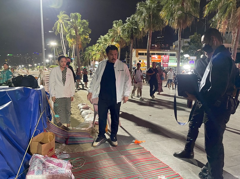 'กัน จอมพลัง'รุดช่วย'ปังปอนด์'ถูกล่ามโซ่ริมหาดพัทยาตรวจค้นพ่อเจอฉี่ม่วง