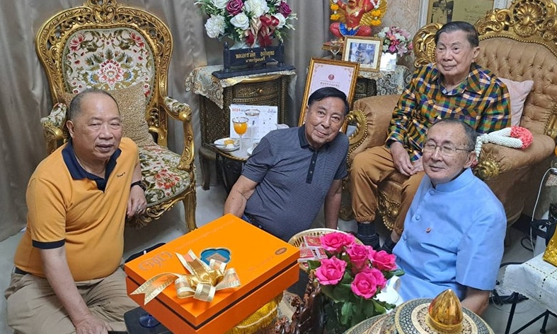 "ท่านใหม่" ถกการเมือง "บิ๊กจิ๋ว" ลั่น ประเทศต้องการความปรองดองหันหน้าพูดคุยกันปัญหาทุกอย่างแก้ได้
