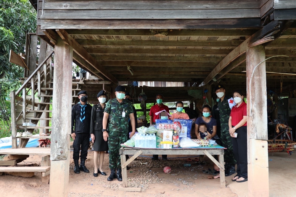 ผบ.มทบ.38 นำทีมลงพื้นที่เยี่ยมให้กำลังใจ บริการทางการแพทย์แก่ประชาชนกลุ่มเปราะบาง