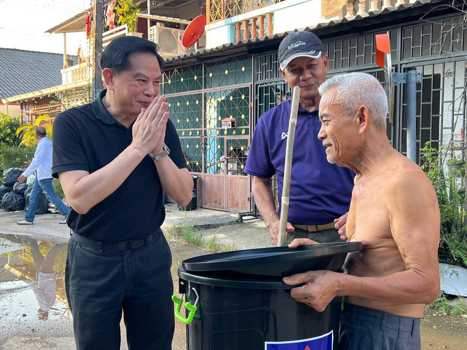 "พีระพันธุ์" รับฟังปัญหาคนหาดใหญ่ พร้อมโมเมนต์ประทับใจ "ยายไม่เอาเงินซื้อเสียง" ศรัทธาความดีรวมไทยสร้างชาติ