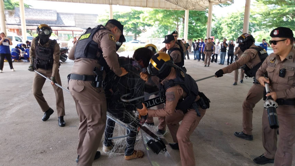ลาดหลุมแก้วซ้อมแผนสยบชายจิตเวชคลั่งในวัด ติวเข้มหลัก "หนี ซ่อน สู้" รับมือเหตุฉุกเฉิน