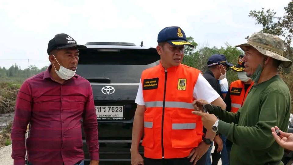 ผู้ว่าฯ นราธิวาส บัญชาการไฟป่าพรุบาเจาะ ลุกลาม 7 วัน เสียหายกว่า 850 ไร่ ส่ง “เหยี่ยวไฟ” เร่งสกัดไฟใต้ดิน 