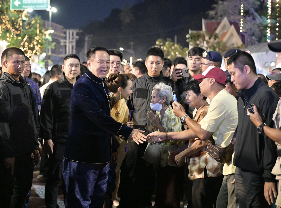 "อนุทิน" โต้ข่าวปิดดีลตั้งรัฐบาล "300 เสียง" ยัน "ดีลยังไม่ได้เปิดเลย" ย้ำ "ภท." จะพูดคุยต้องรอให้นิ่งก่อน 