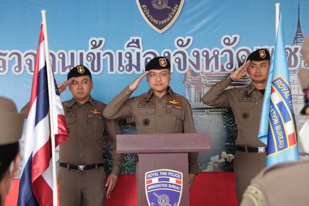 ตม.เพชรบุรี จับมือ ตำรวจชะอำระดมกวาดล้างจับกุมก่อนเลือกตั้ง