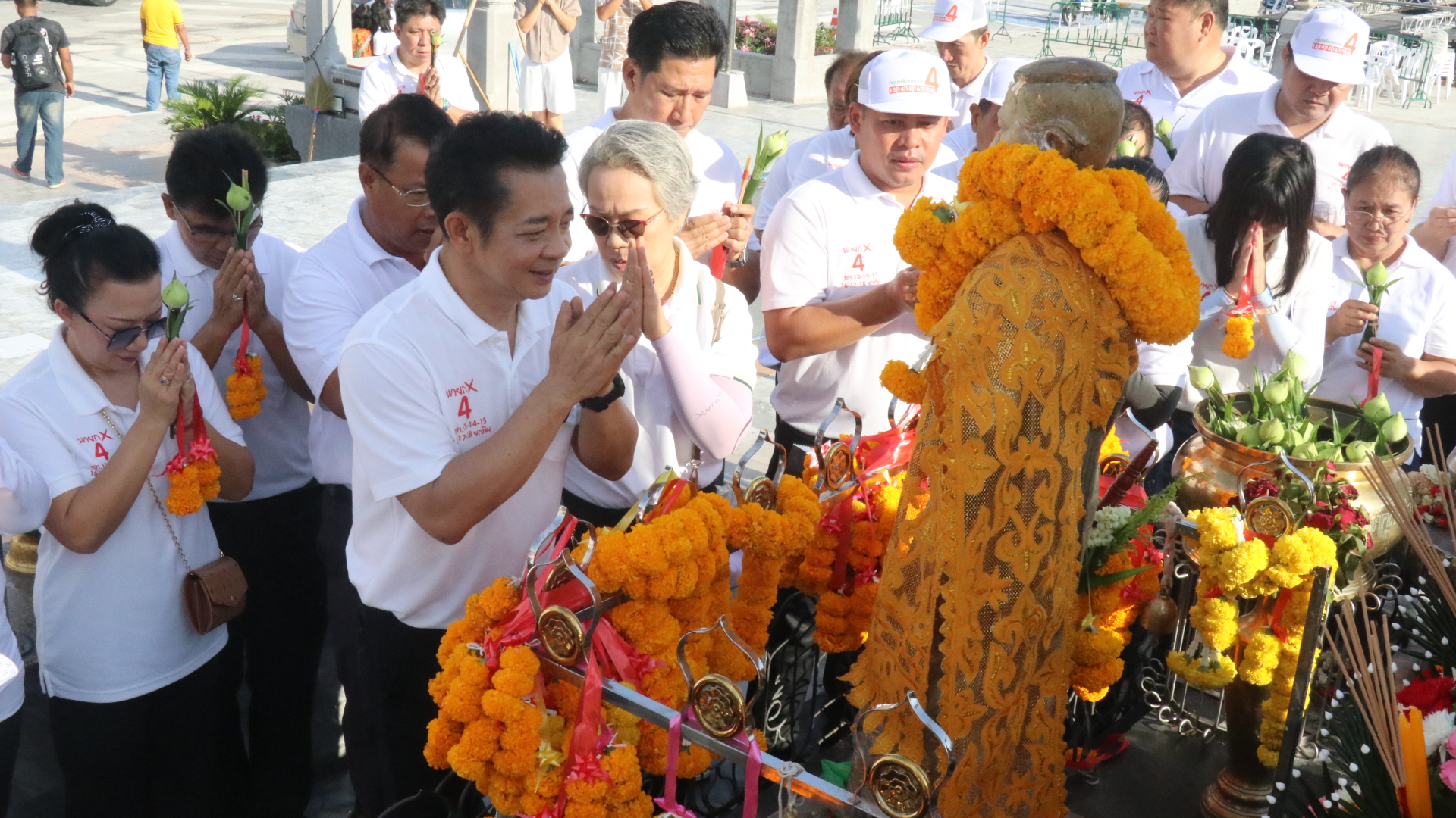 'อดุลย์  อยู่ยืน'อดีตที่ปรึกษานายก อบจ. ผู้สมัครนายกเทศบาลนครราชสีมานำ สท.ทำความสะอาดลานย่าโม 