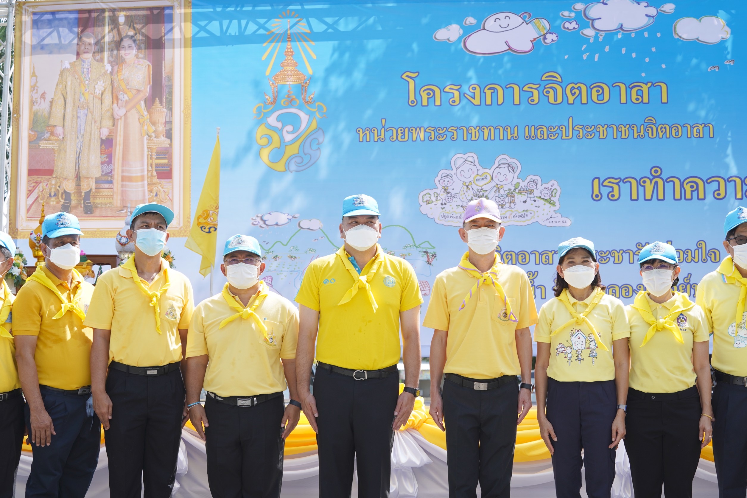 นครปฐม จัดกิจกรรมจิตอาสาพัฒนาคูคลอง เนื่องในวันเฉลิมพระชนมพรรษา สมเด็จพระราชินี
