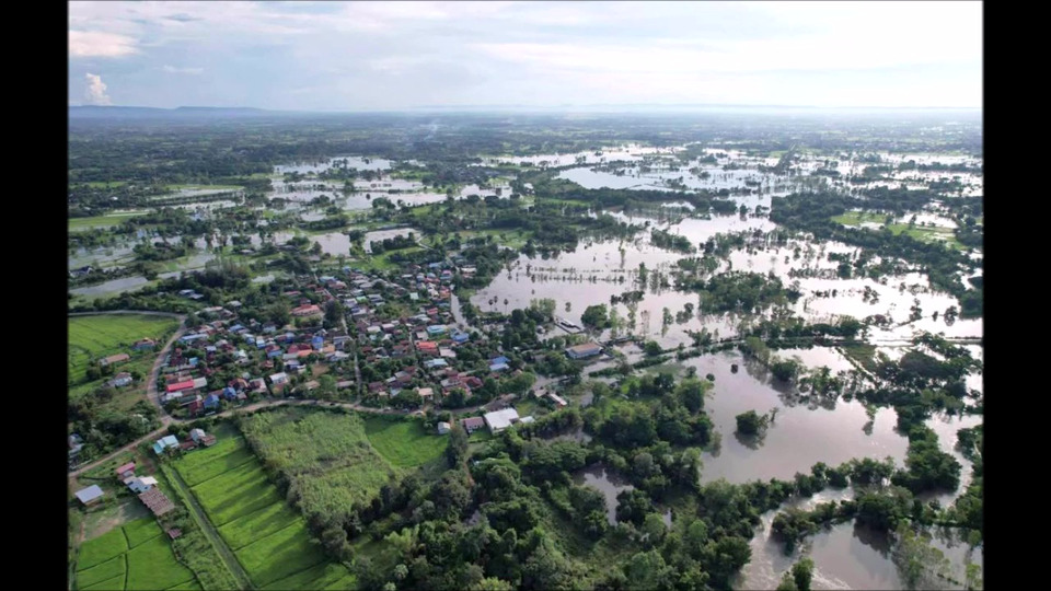 "น้ำท่วม" อุดรธานี วิกฤติ! เขื่อนห้วยหลวงล้นสปิลเวย์ ระบายน้ำวันละ 7 ล้าน ลบ.ม. ท่วมหมู่บ้านอ่วม
