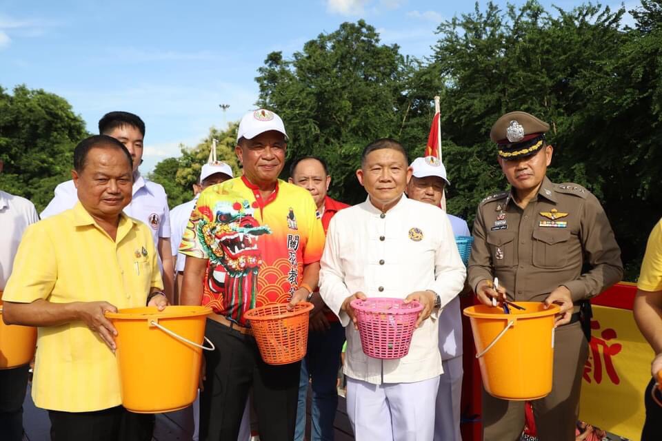 ผู้ว่าฯอ่างทอง เปิดงานประเพณีเทศกาลทิ้งกระจาดศาลเจ้าอ่างทอง ประจำปี 2567