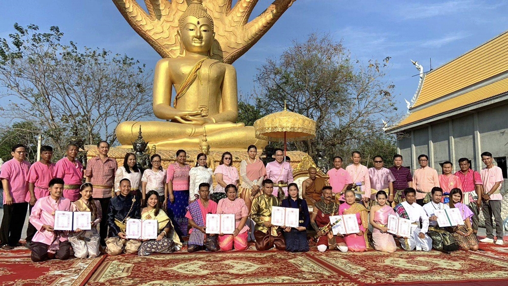 คู่บ่าวสาว แห่จดทะเบียนสมรสเบื้องหน้าองค์พระมุจลินท์นาคราช ในวันแห่งความรัก เสริมสิริมงคลชีวิตคู่