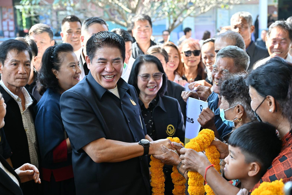 “ธรรมนัส” ลุยนครปฐม เปิดคลินิกเกษตรเคลื่อนที่ฯ ยกระดับชีวิตเกษตรกรถึงพื้นที่