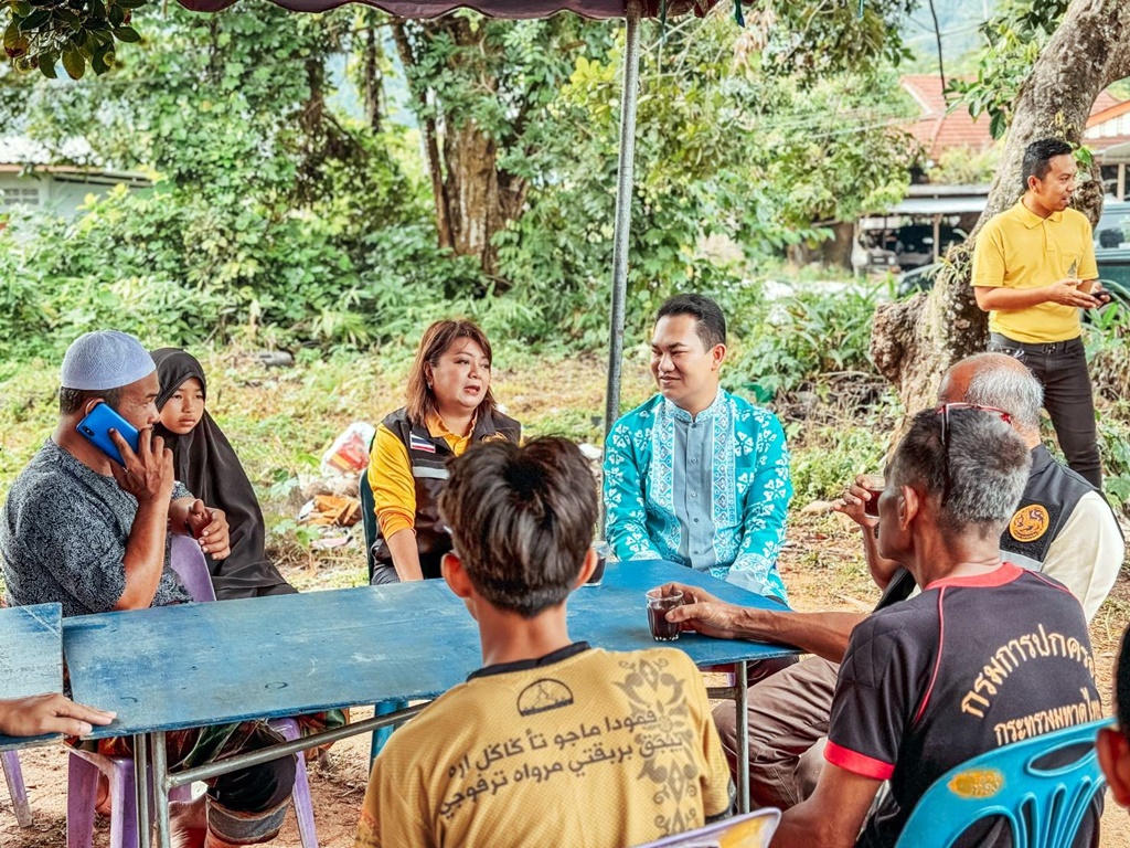 ผู้ช่วยเลขาฯ ศอ.บต. นำทีมเยียวยา ให้กำลังใจครอบครัวเหยื่อเหตุระเบิดแฟลตตำรวจบันนังสตา