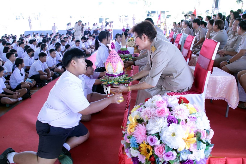 สพฐ. สนับสนุน โรงเรียนจัดกิจกรรม “วันไหว้ครู” ก่อนถูกลืมเลือน