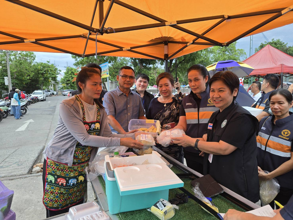 ลุยตรวจร้านอาหารบึงแก่นนคร ขอนแก่น หลังดราม่า “เกี๊ยวปลาทิชชู” ผู้ค้าเผยกระทบความเชื่อมั่น 