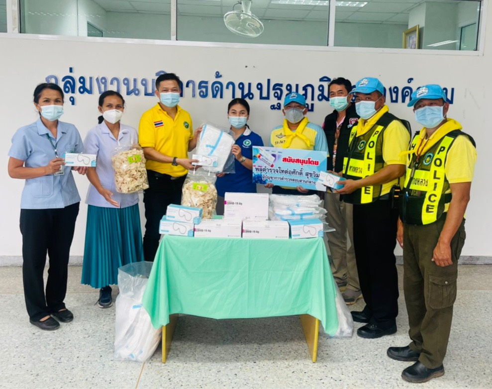 ผบช.ก.จิตอาสา904มอบชุดตรวจโควิดให้รพ.วังน้ำเขียว