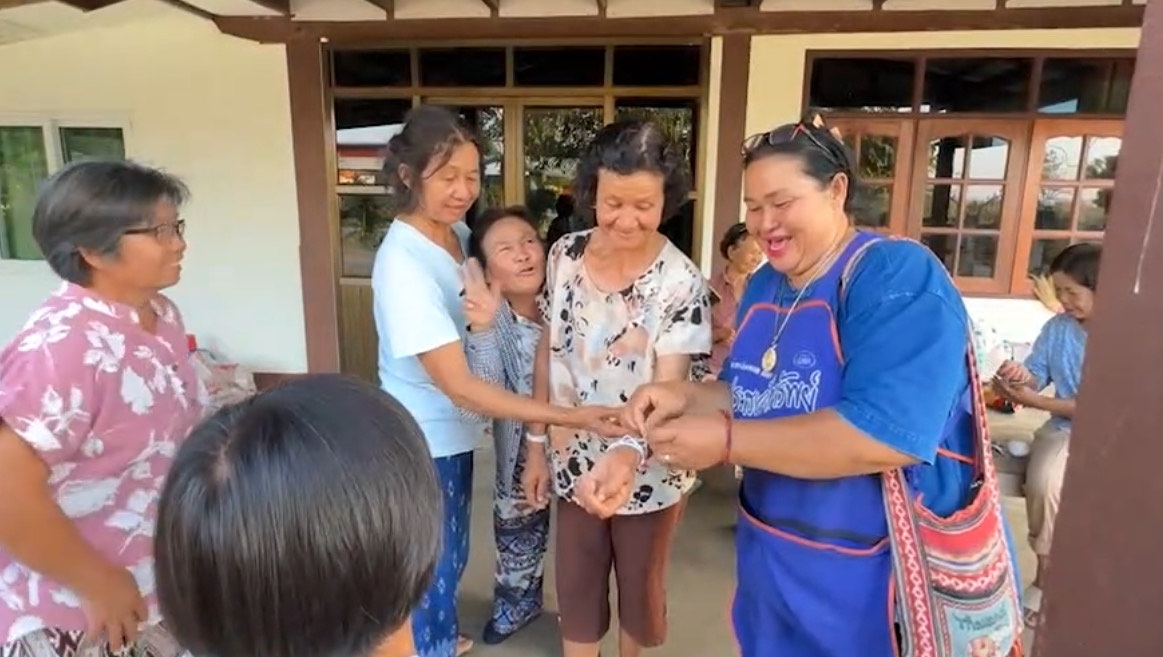 สาวใหญ่ชัยภูมิดวงเฮงหลังฝันได้เลข700นำไปซื้อถูกรางวัลที่1รับ12ล้านบาท
